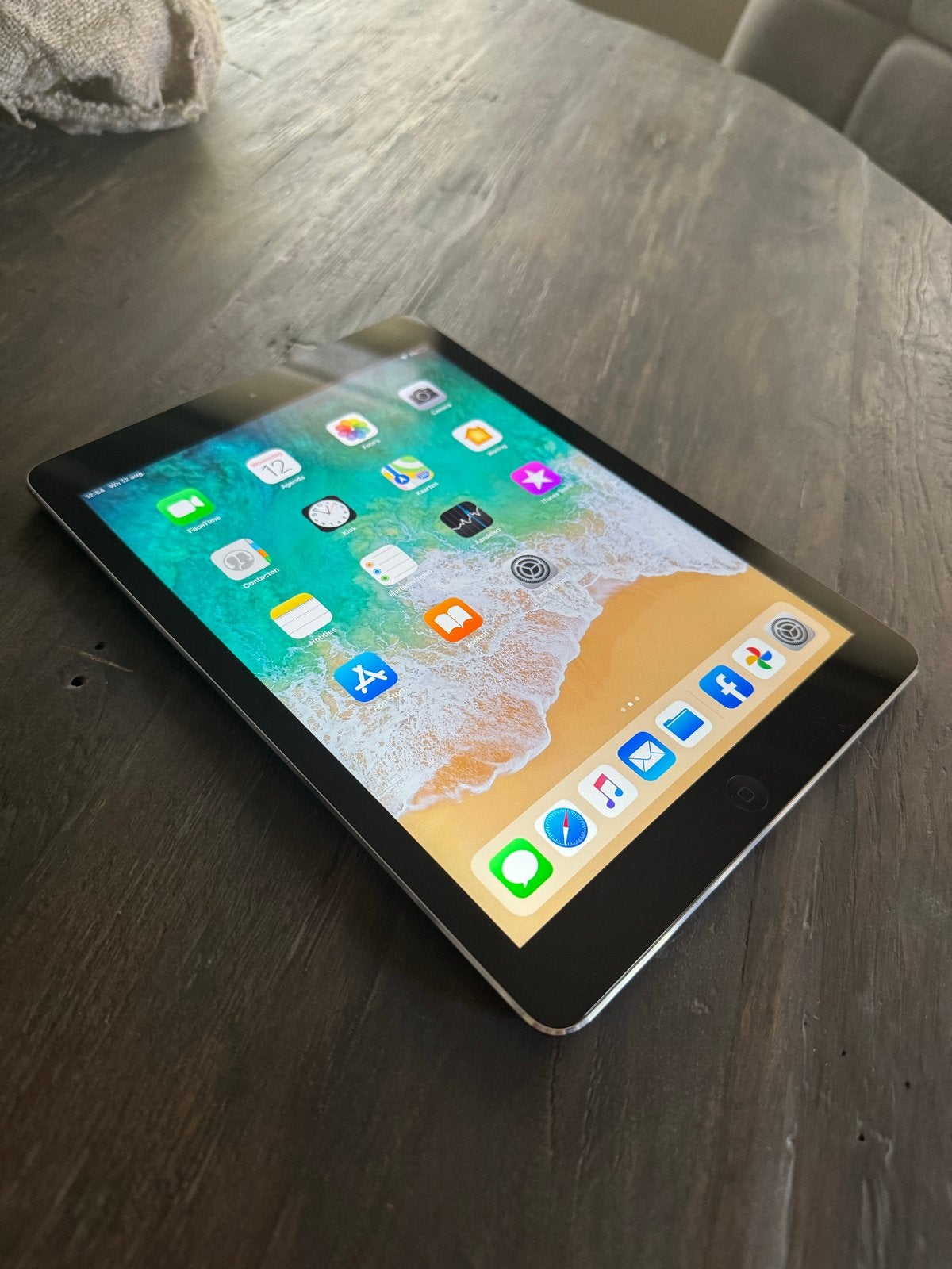 iPad Air 1e generatie - Inclusief hoes, Gebruikt, Apple iPad Air, Grijs, 16 GB