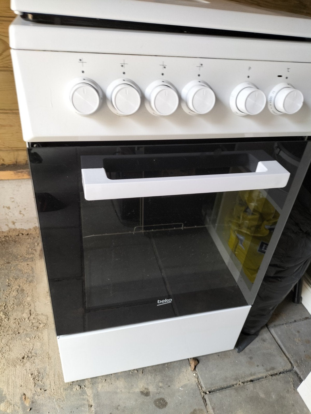 Goedwerkend Beko fornuis - 2,5 jaar oud, Witgoed en Apparatuur, Fornuizen, Zo goed als nieuw, Gas, Vrijstaand, 85 tot 90 cm