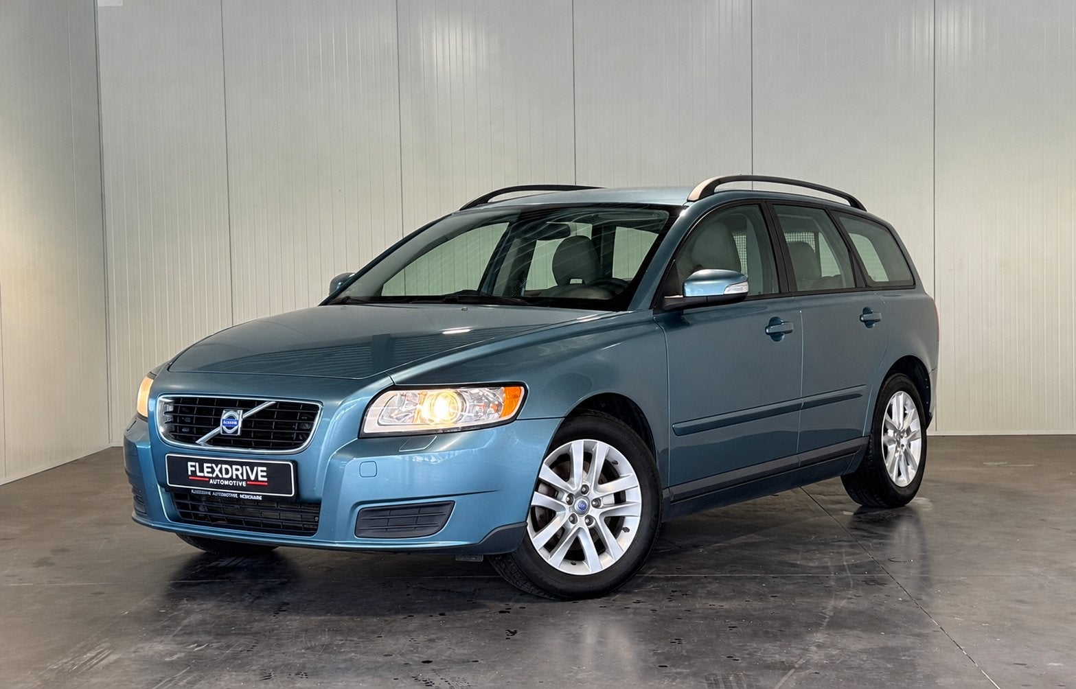 Volvo V50 2.4 170PK 2007 Blauw (ZEER NETJES), Auto's, Voorwielaandrijving, Beige, 700 kg, Blauw