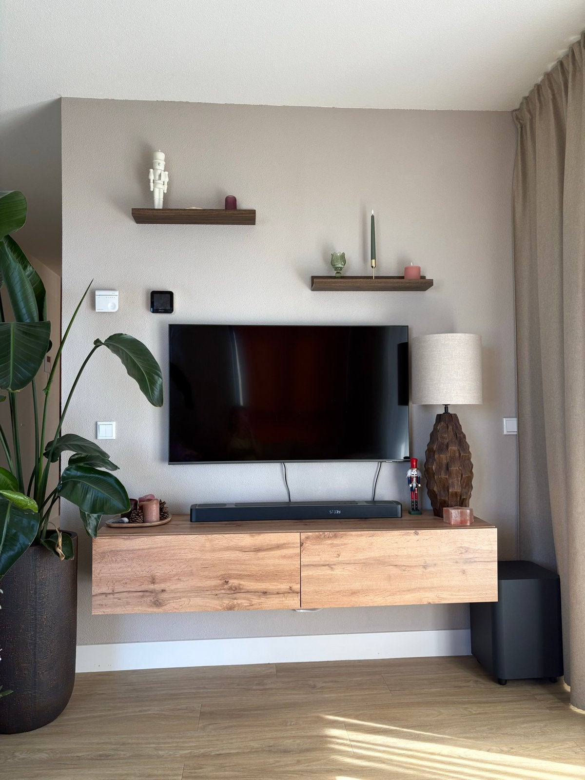 Zwevend TV-meubel met opbergruimte - Meubella, Ophalen, 100 tot 150 cm, Zo goed als nieuw, Minder dan 100 cm