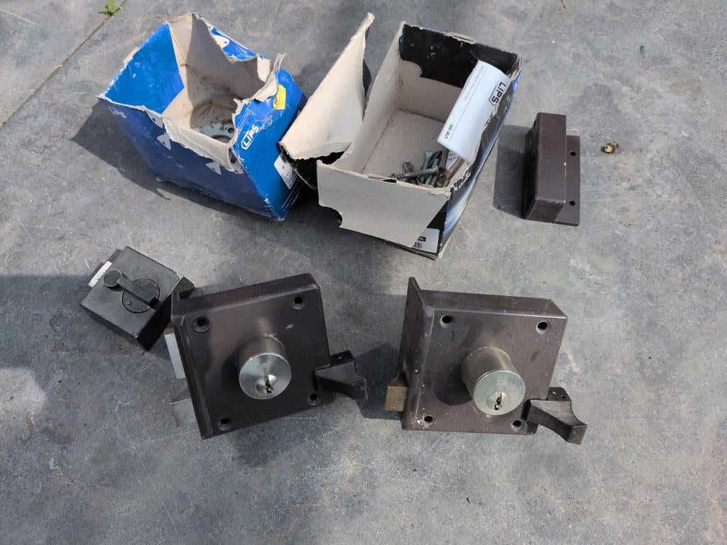 Set van 2 Lips oplegsloten met sleutels, Ophalen of Verzenden, Gebruikt, IJzer, Slot