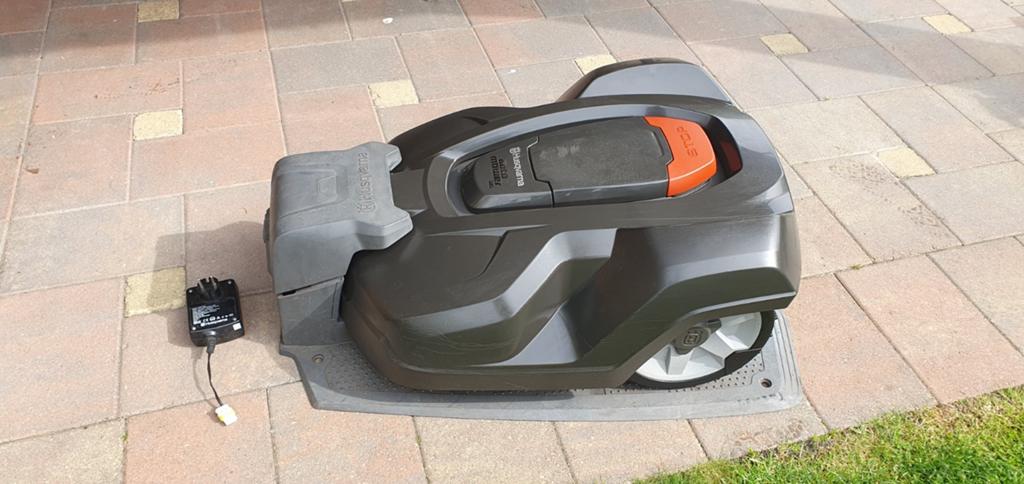 Husqvarna Automower 420 Robotmaaier tot 2200m², Ophalen, Zo goed als nieuw, Minder dan 30 cm, Husqvarna