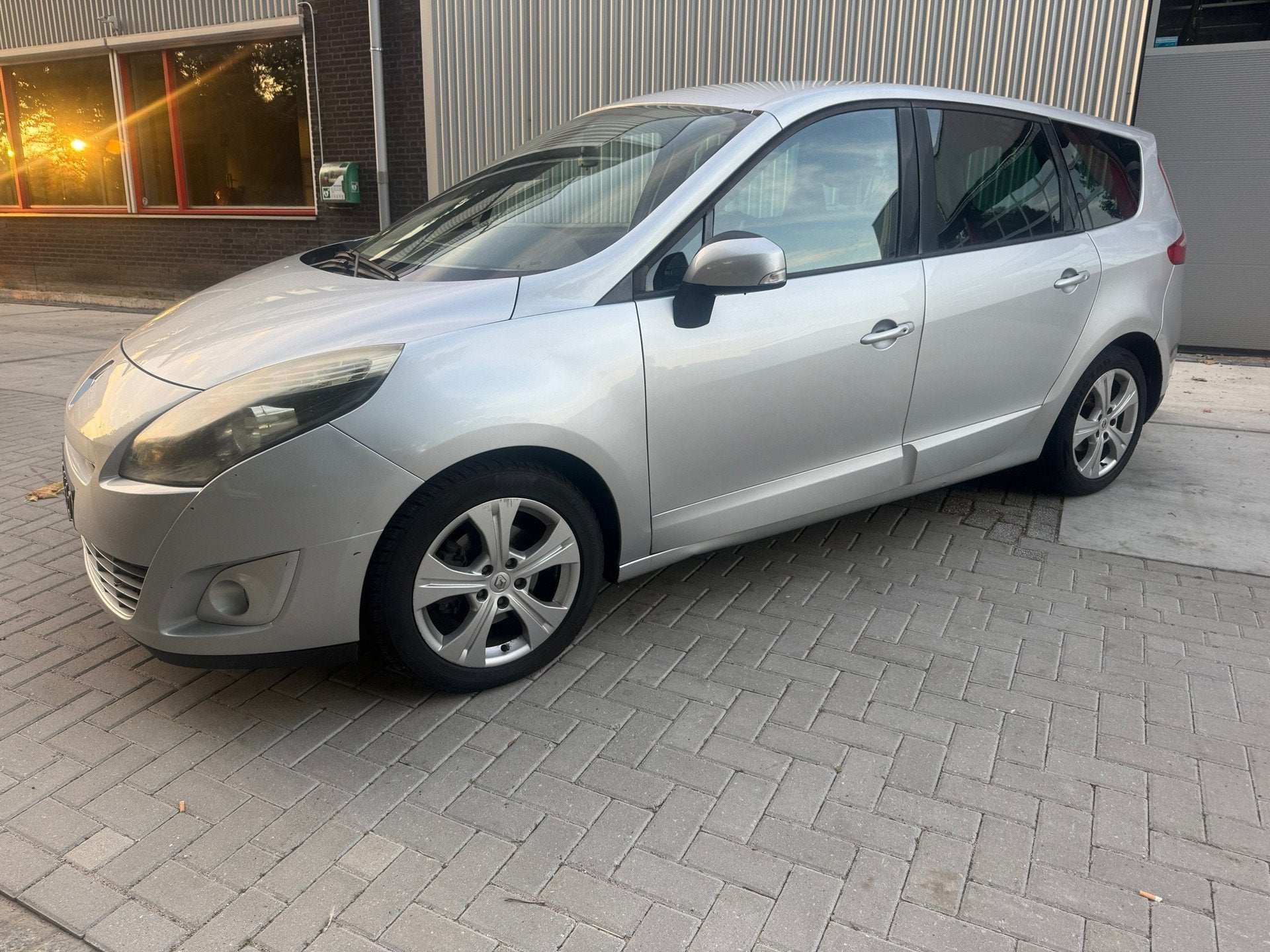 Renault Grand Scénic 2.0 Bose 7PERSOONS AUTOMAAT NAVI, Auto's, Euro 5, Gebruikt, 4 cilinders, 7 stoelen