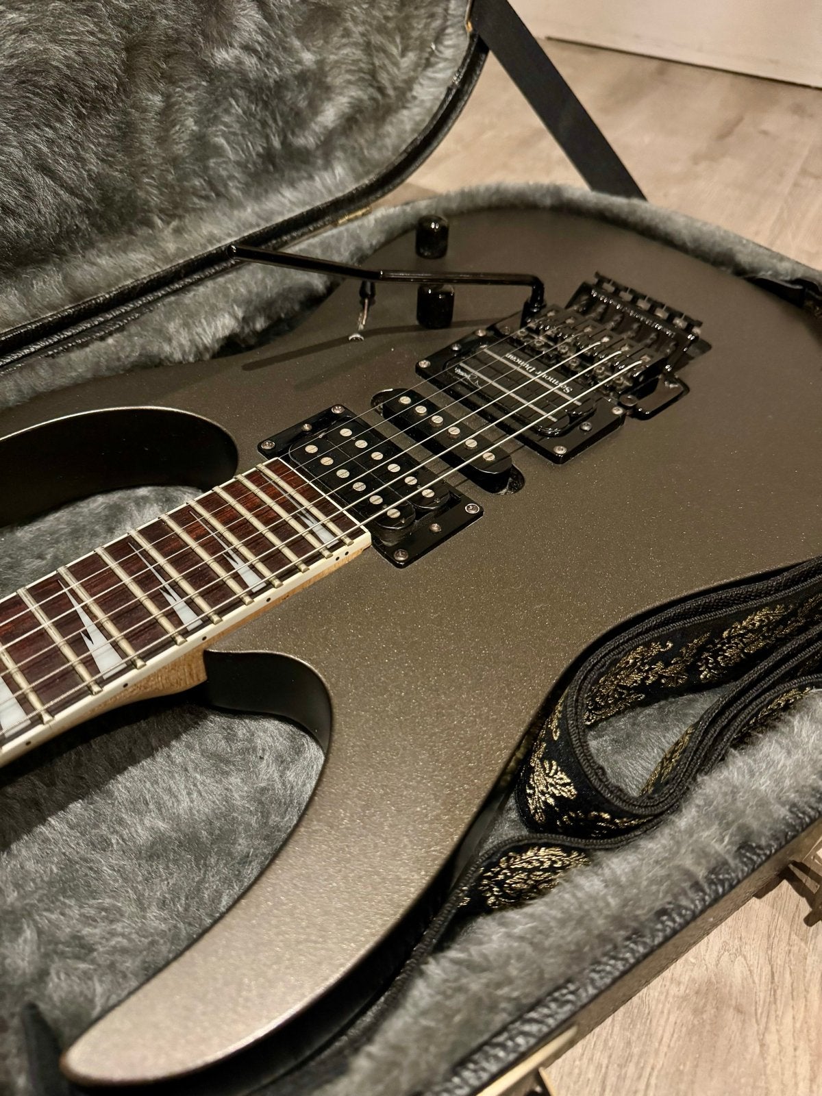 Ibanez RG270DX elektrische gitaar met koffer, Muziek en Instrumenten, Snaarinstrumenten | Gitaren | Elektrisch, Ophalen, Gebruikt