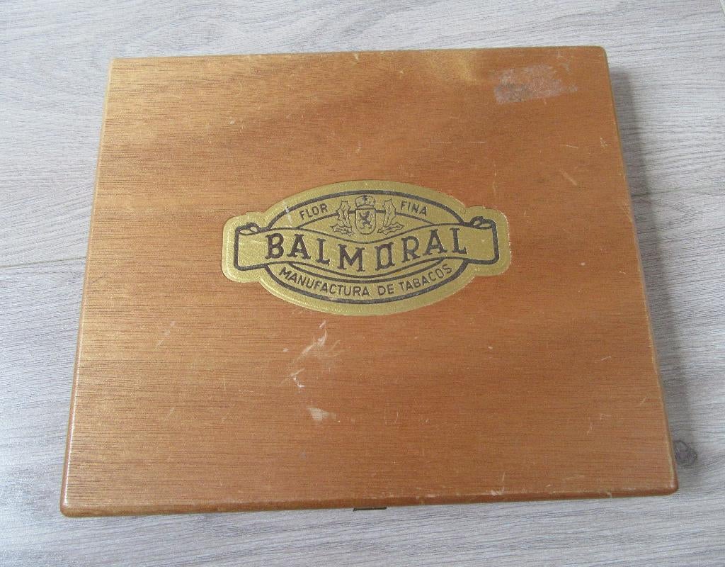 Sigarendoos Groot Balmoral 24x21x2.5, Verzenden, Gebruikt, Tabaksdoos of Verpakking