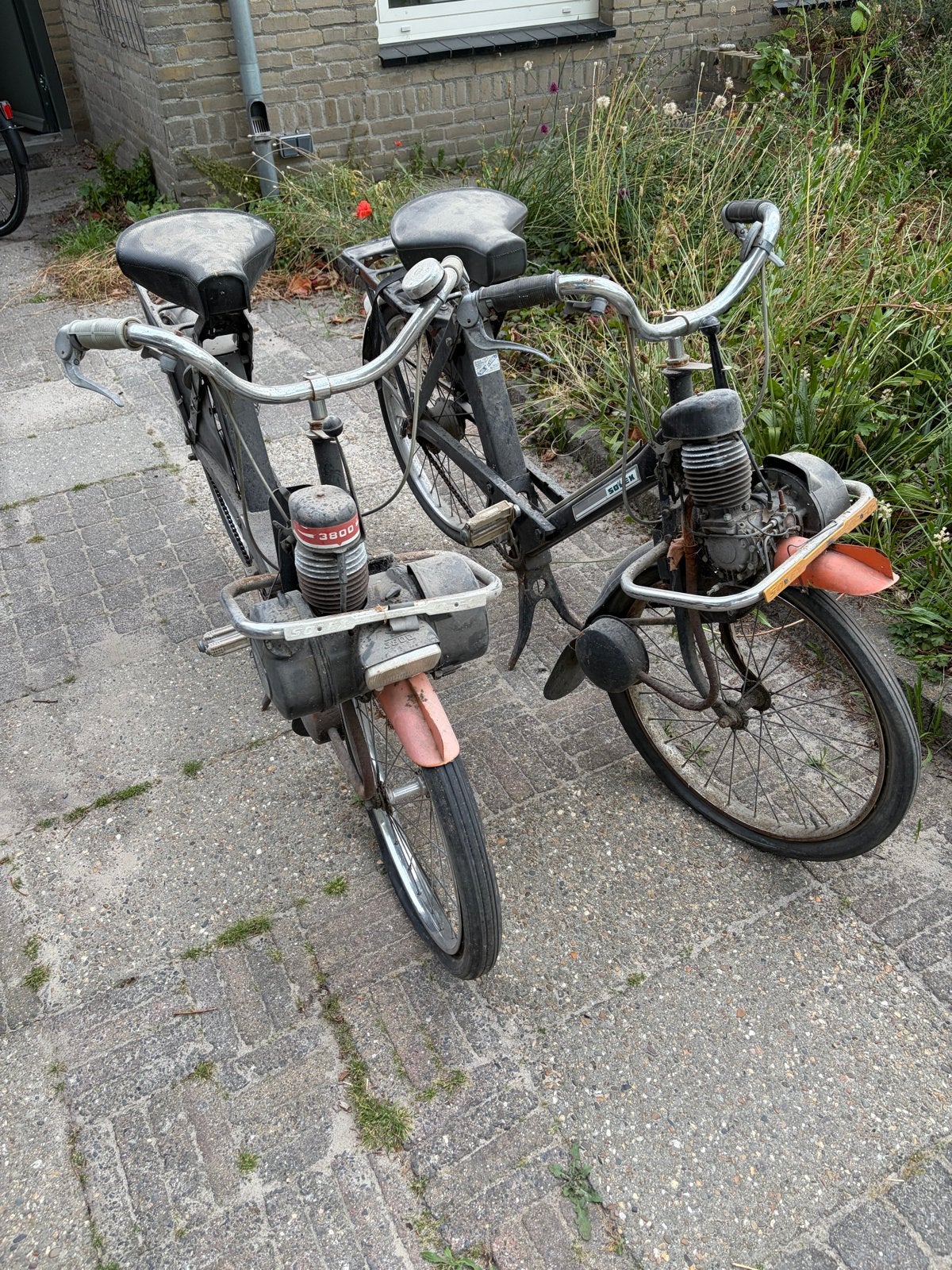 Twee Solex bromfietsen - Opknappers, Fietsen en Brommers, Brommers | Solex, Ophalen, Gebruikt, Maximaal 25 km/u, Overige modellen
