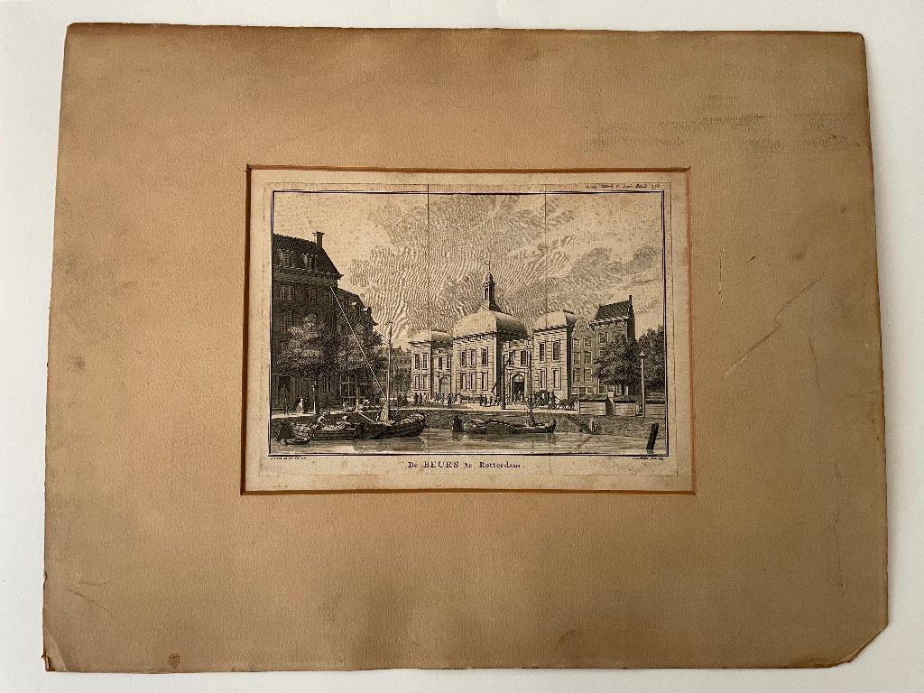 Prent van de Beurs te Rotterdam 1743, Antiek en Kunst, 22 cm, Ophalen of Verzenden, Met passe-partout, Overige technieken