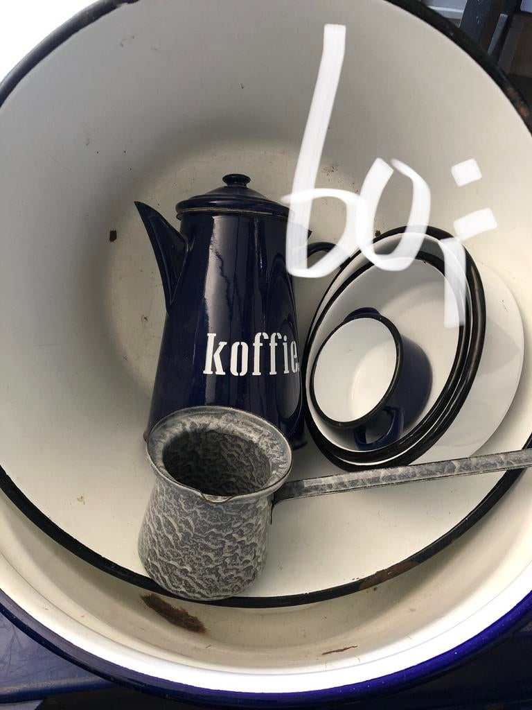 Geëmailleerde bakken koffiekan melkkan schalen, Antiek en Kunst, Ophalen of Verzenden