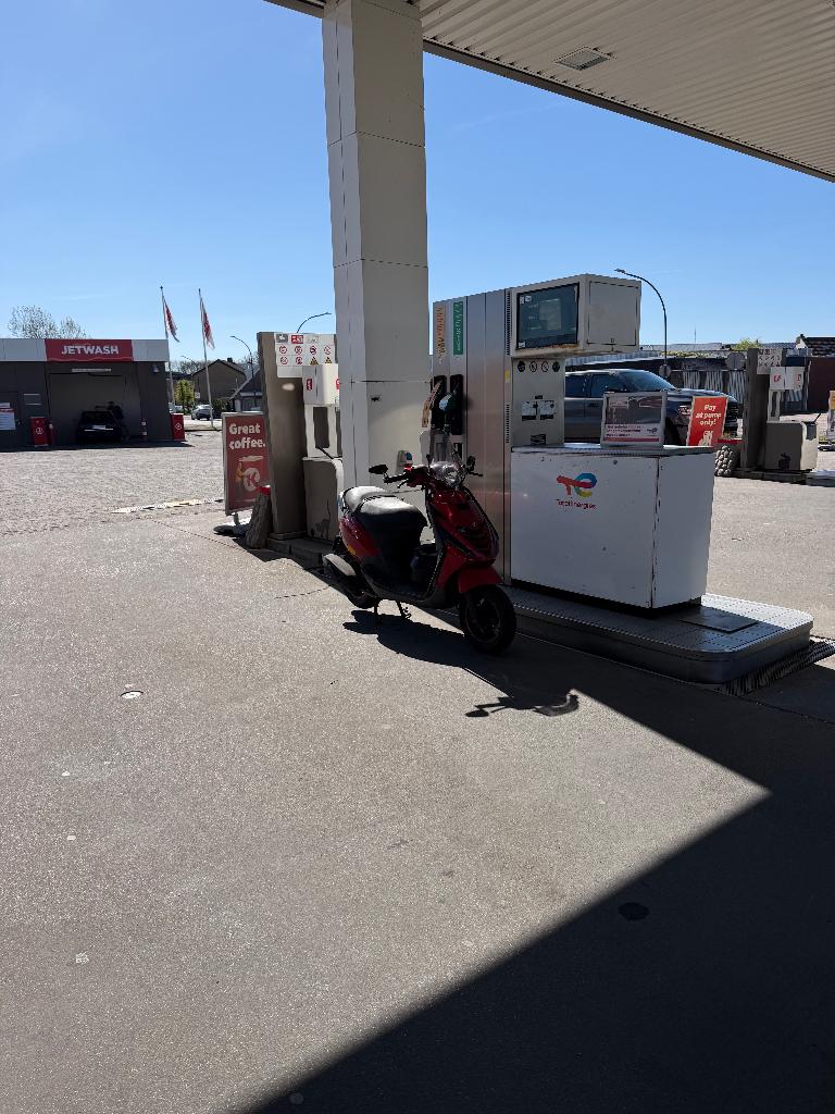 MOET WEG // Piaggio Zip 4 Takt // 2020 iget // 10.73x km, Fietsen en Brommers, Scooters | Piaggio, Ophalen, Gebruikt, Maximaal 45 km/u