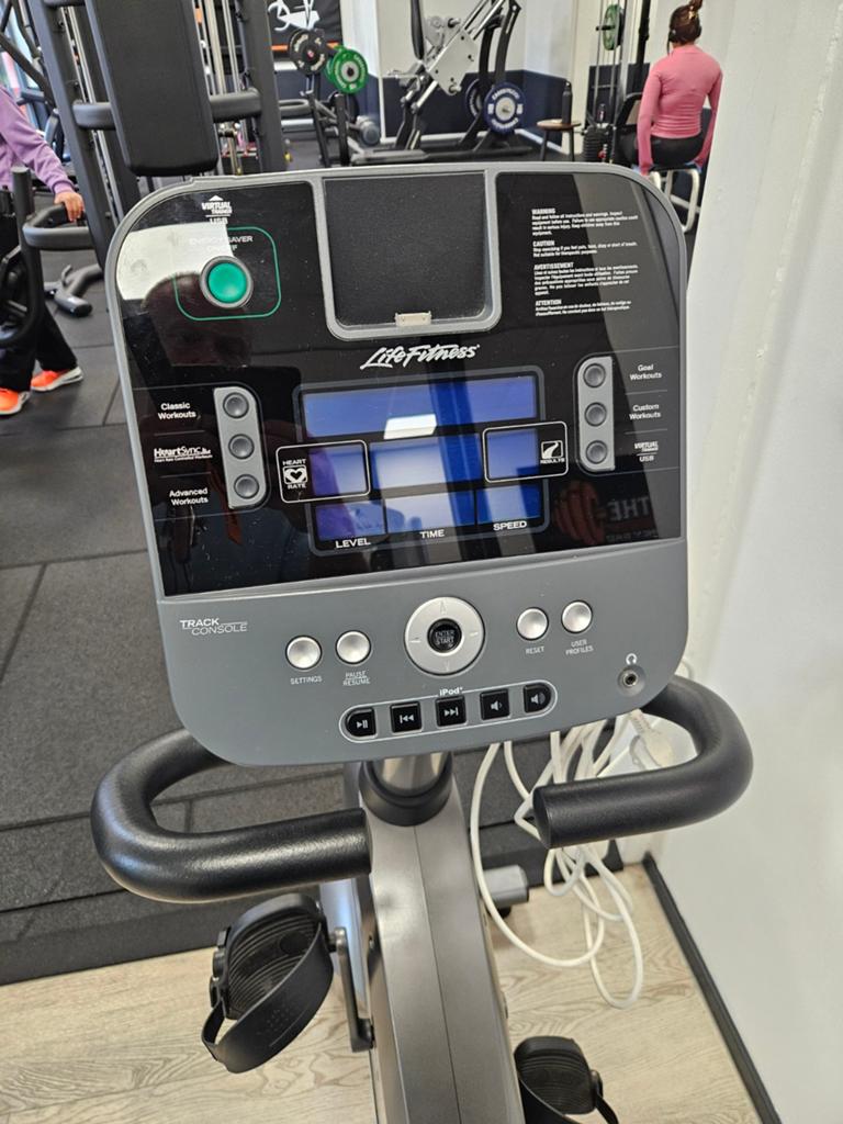 Life Fitness RS3 Hometrainer - Scherm valt soms uit, Gebruikt, Ophalen of Verzenden, Metaal, Benen