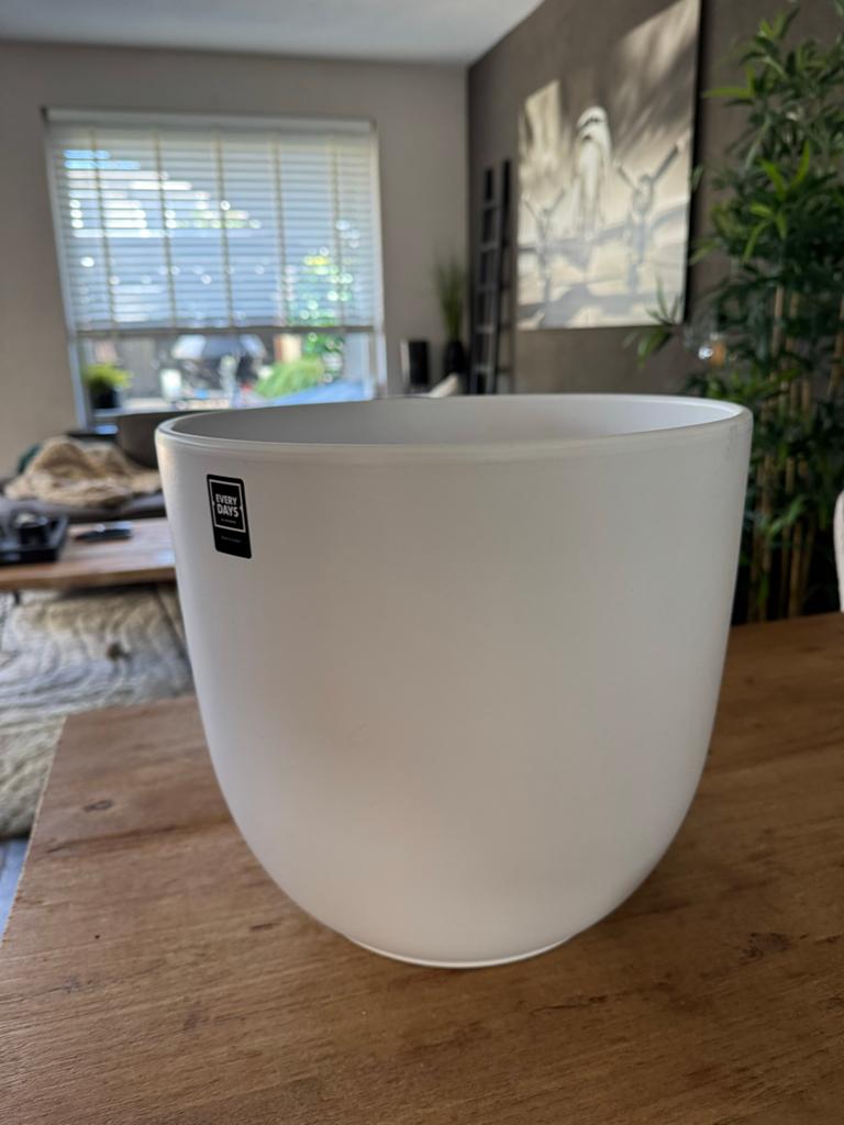 Witte bloempot van Intratuin, 31 cm diameter, Kunststof, Rond, Binnen, Zo goed als nieuw