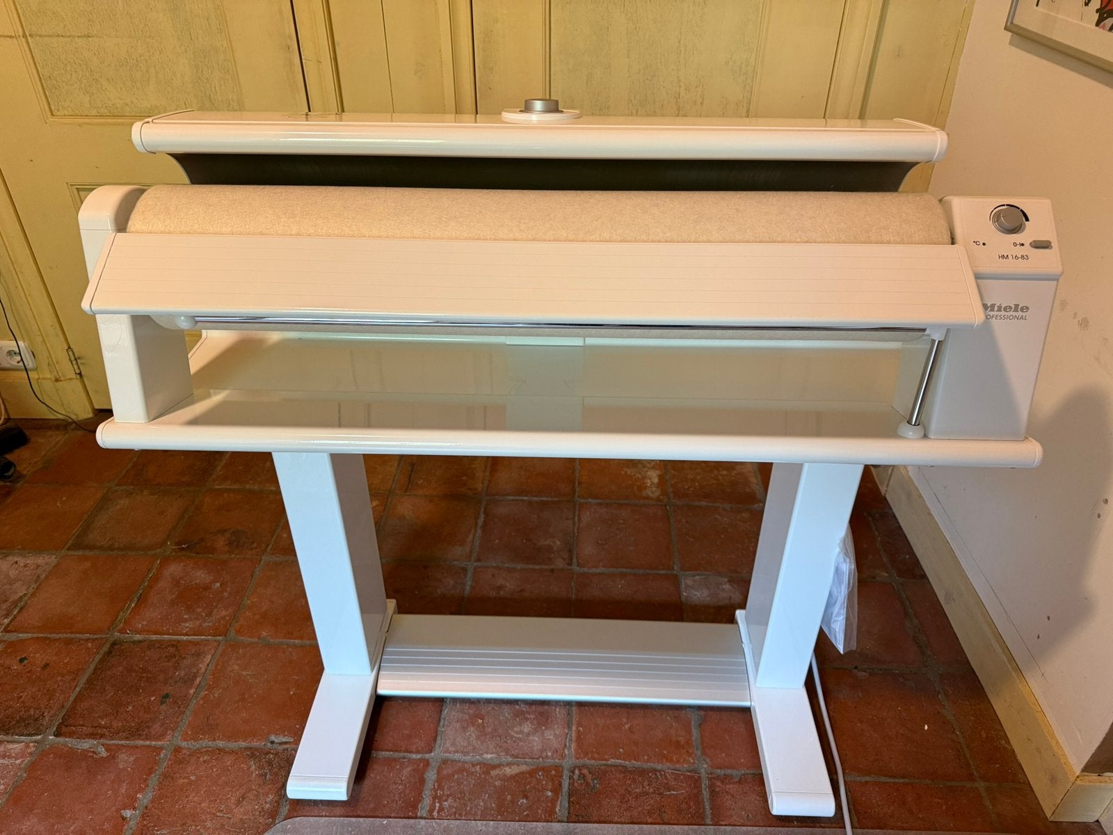 Strijkmachine Miele HM 16-83 een krachtpatser!!, Ophalen, Gebruikt