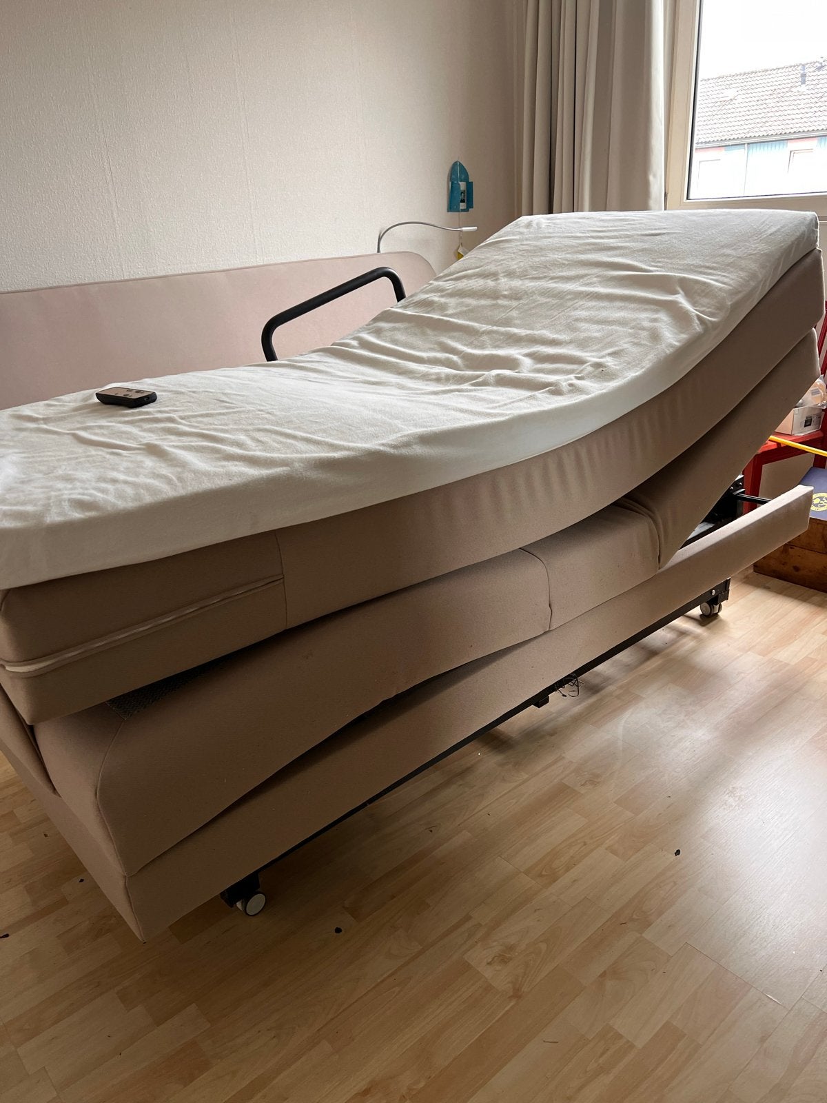 Verstelbaar luxe eenpersoonsbed met afstandsbediening, Ophalen, 90 cm, Eenpersoons, Beige