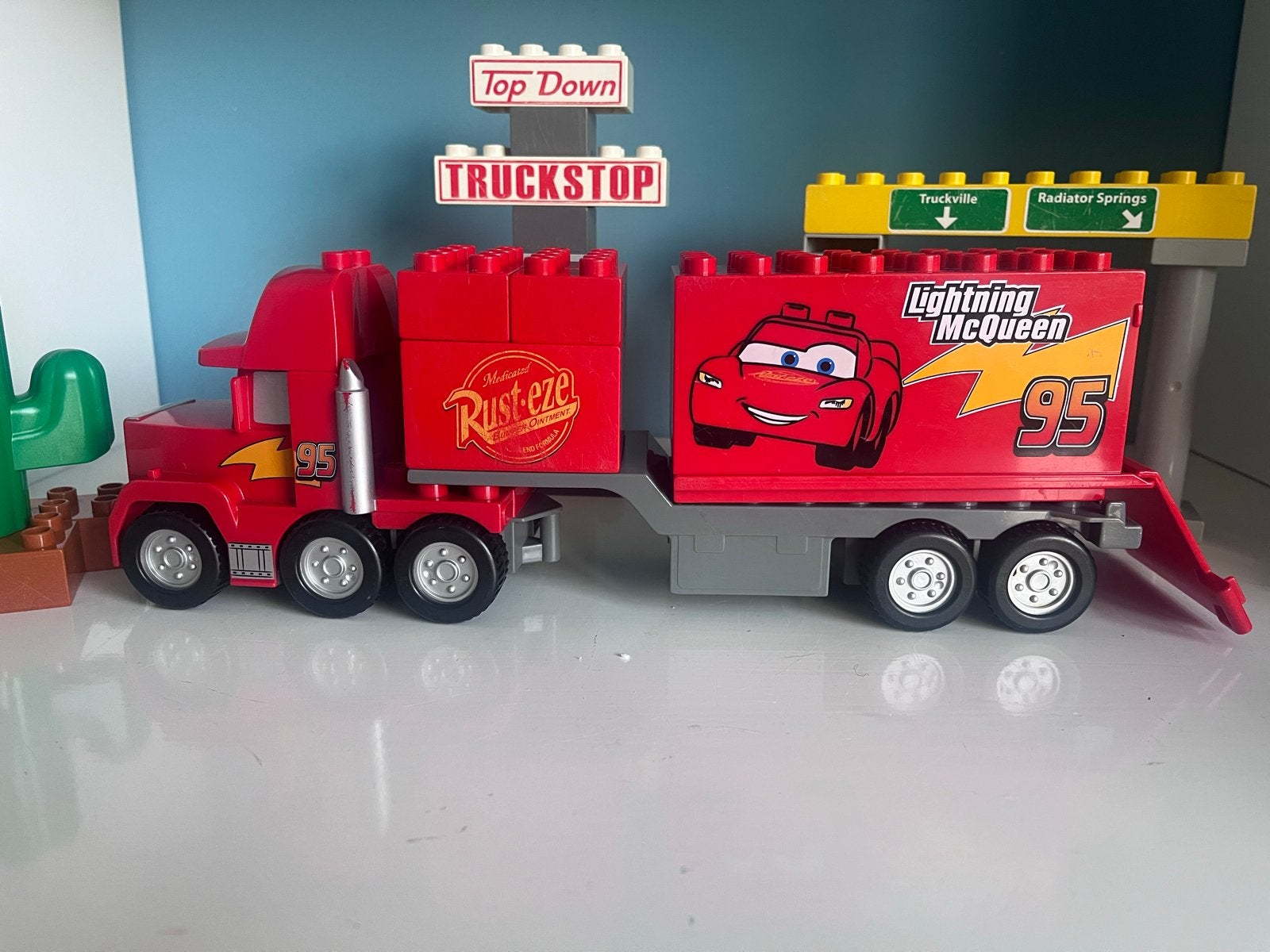 Lego Duplo Cars set: Mack, Bliksem, Sherrif + Takel, Dusty, Overige thema's, Lego, Ophalen of Verzenden, Zo goed als nieuw