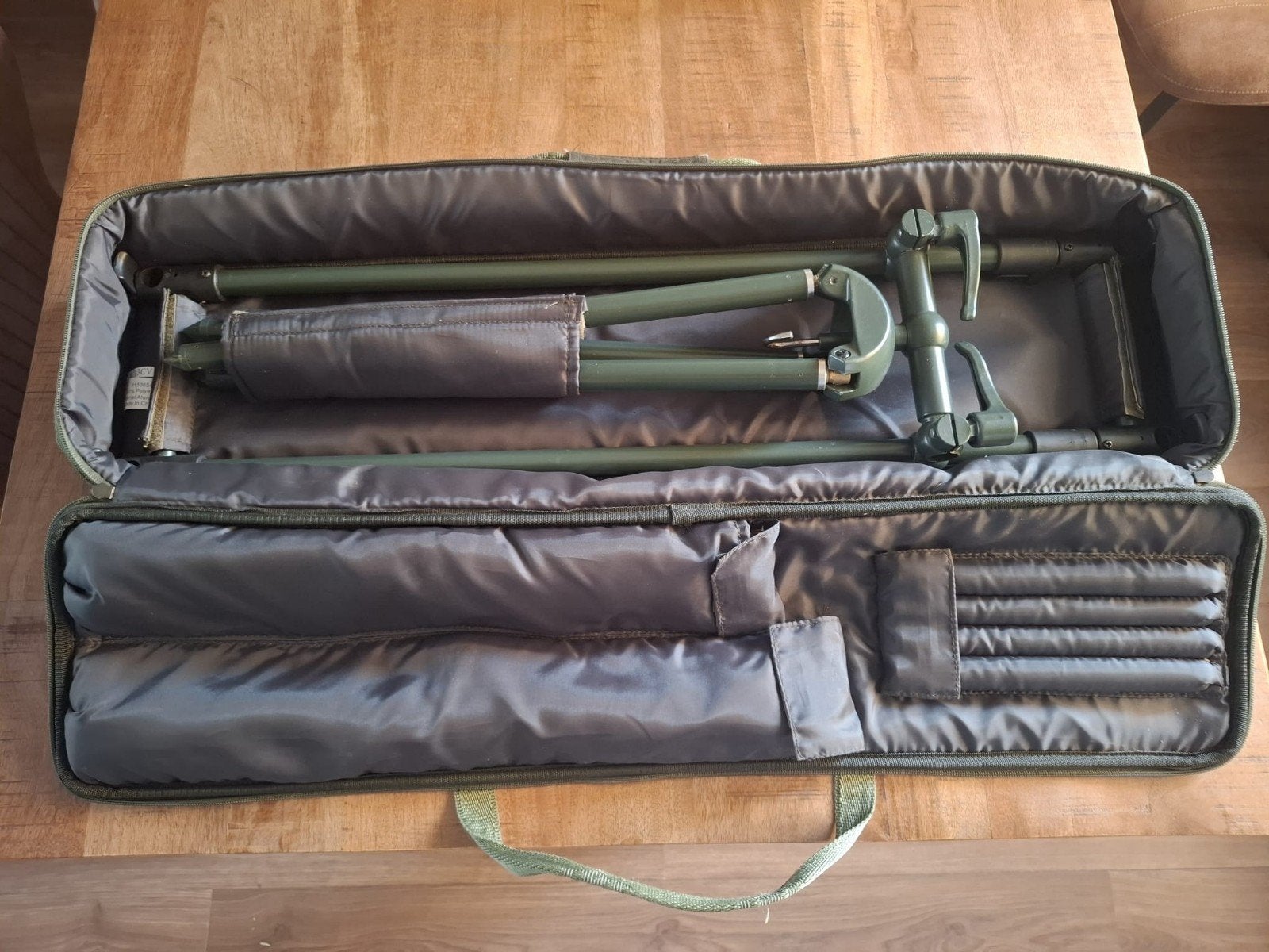 JRC Defender Rod Pod met draagtas - Zo goed als nieuw, Ophalen of Verzenden, Zo goed als nieuw, Overige typen