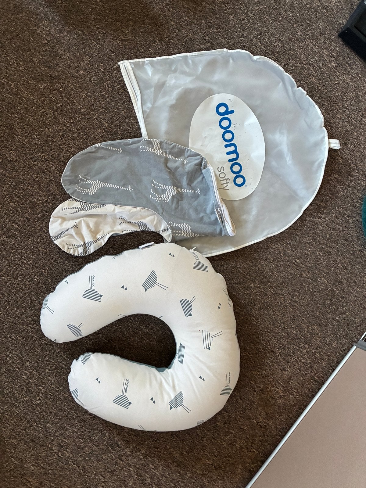 Doomoo Softy voedingskussen met 2 hoezen, Ophalen of Verzenden, Gebruikt