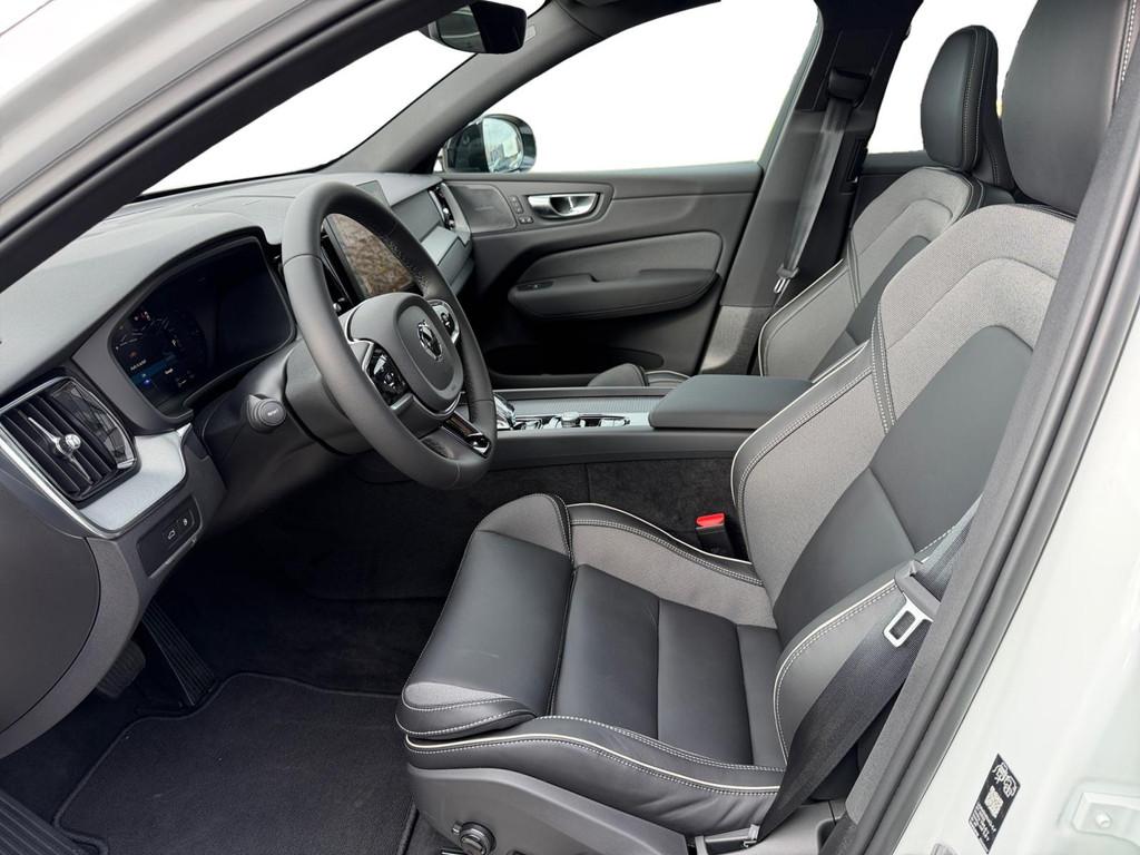 Volvo XC60 T6 Plug-in hybrid AWD Plus Black Edition | Panora, Gebruikt, 4 cilinders, 1969 cc, Leder en Stof