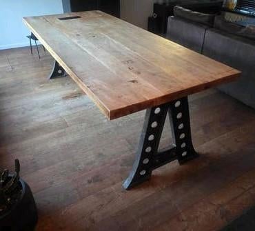 Eettafel 240x100cm met gietijzeren poten en stopcontact, Gebruikt, 100 tot 150 cm, 200 cm of meer, Industrieel, Modern