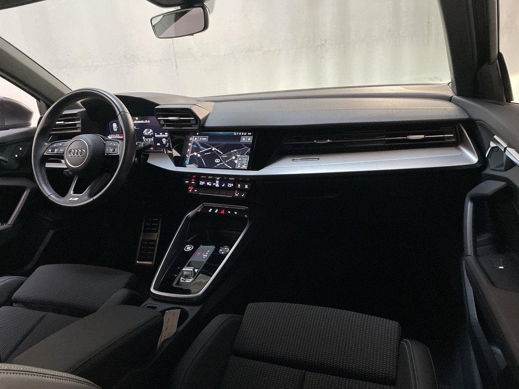Audi A3 Limousine 30 TFSI S Edition Leder-Stof Stoelverwarmi, Auto's, Audi, Gebruikt, Met garantie (alle), Leder en Stof, 23 km/l