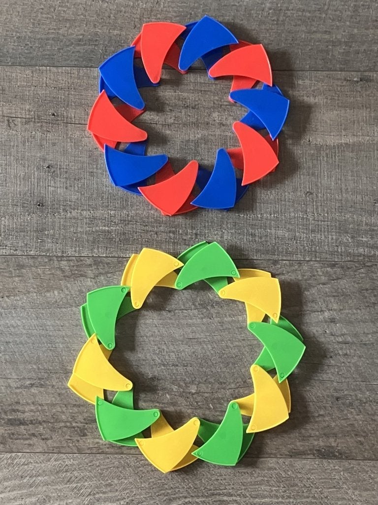 Twee plastic frisbees, Ophalen of Verzenden, Zo goed als nieuw