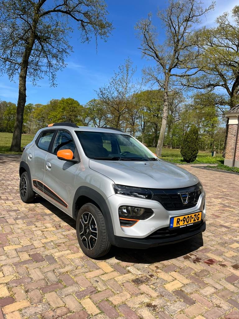 Dacia Spring Electric 45 2022 Orange Pack 27kWh, Auto's, 38 min, 4 stoelen, Leder, Elektrisch