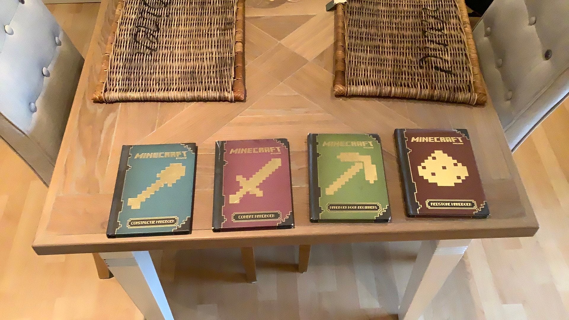 Minecraft handboeken 4 verschillende., Boeken, Non-fictie, Ophalen of Verzenden, Zo goed als nieuw, Phil Southam; Matthew Needler