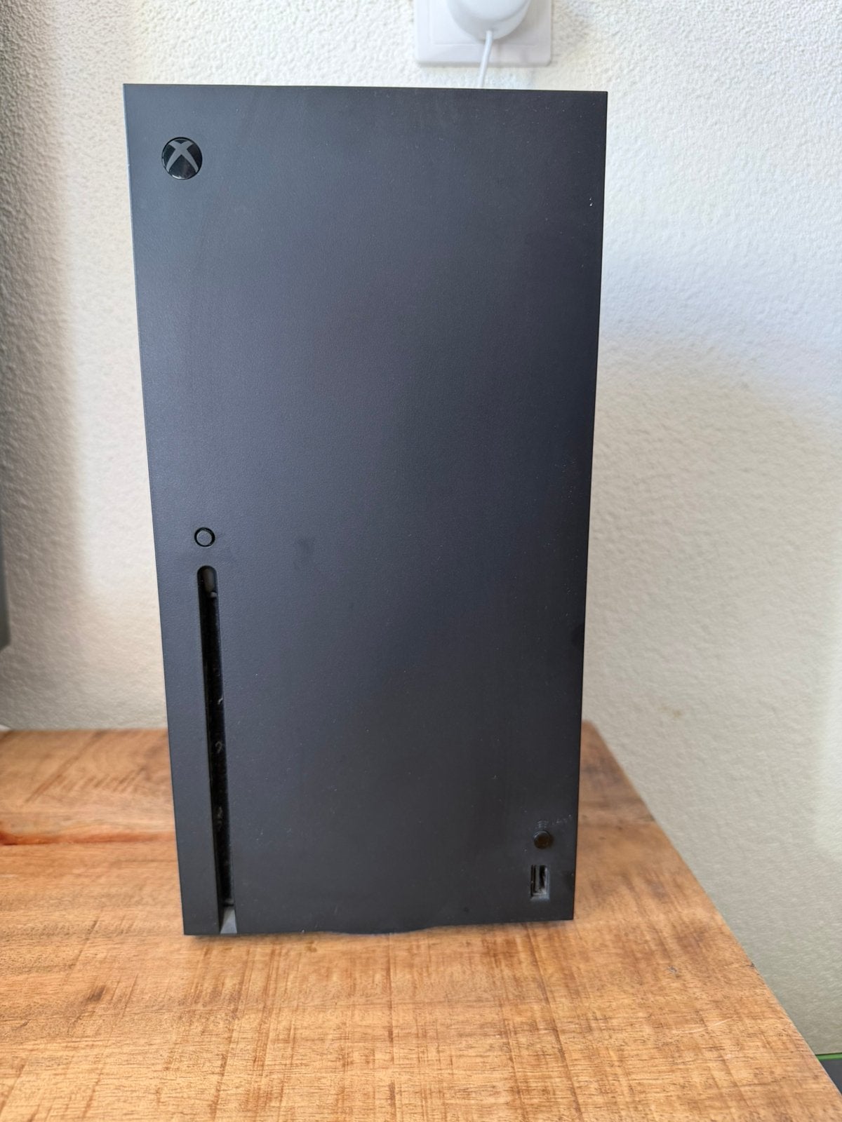 Foto 2 van Xbox series X 1tb + 2 controllers, headset, oplaadstation