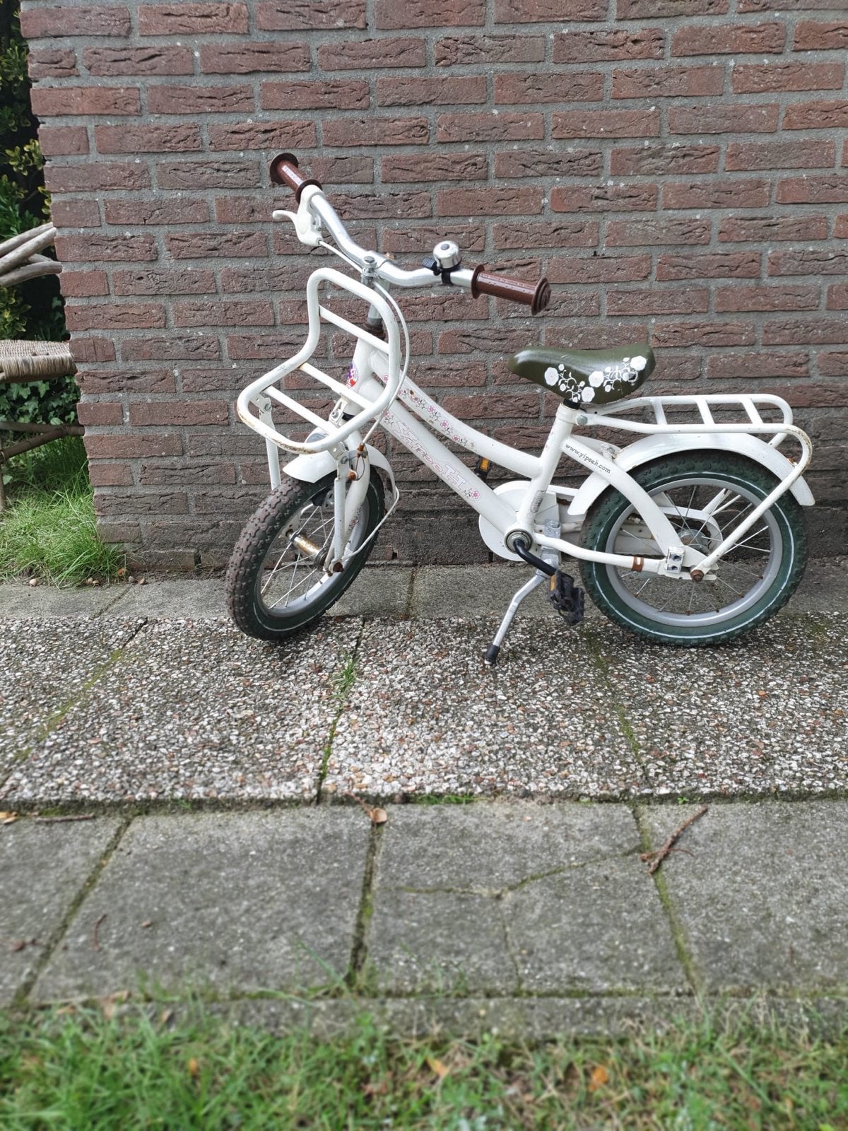 Kinderfiets / meisjesfiets 14 inch wit met bagagedrager, Fietsen en Brommers, Ophalen, Gebruikt, Terugtraprem, Minder dan 16 inch