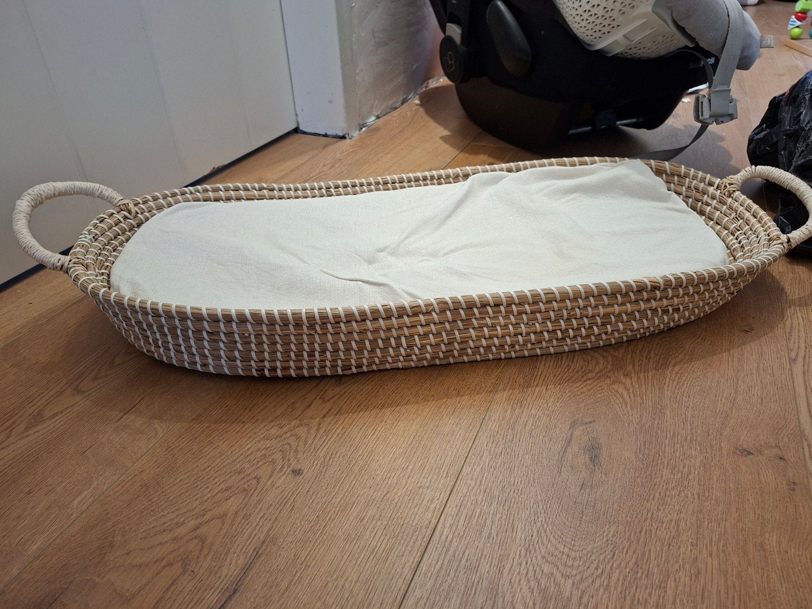 Verschoonmand baby - Handgeweven rieten mand met matrasje, Ophalen, Zo goed als nieuw