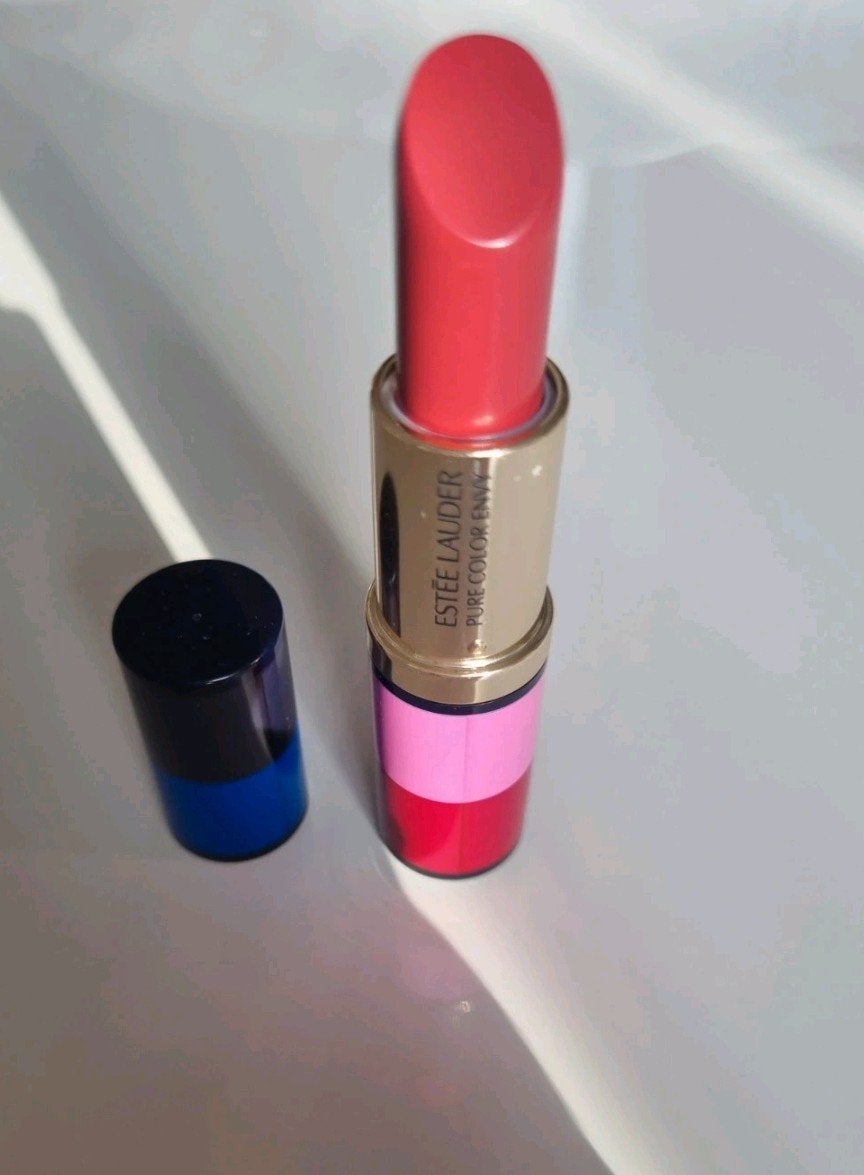 estée lauder lipstick  rebellious rose 420, Nieuw, Ophalen of Verzenden, Make-up, Overige kleuren