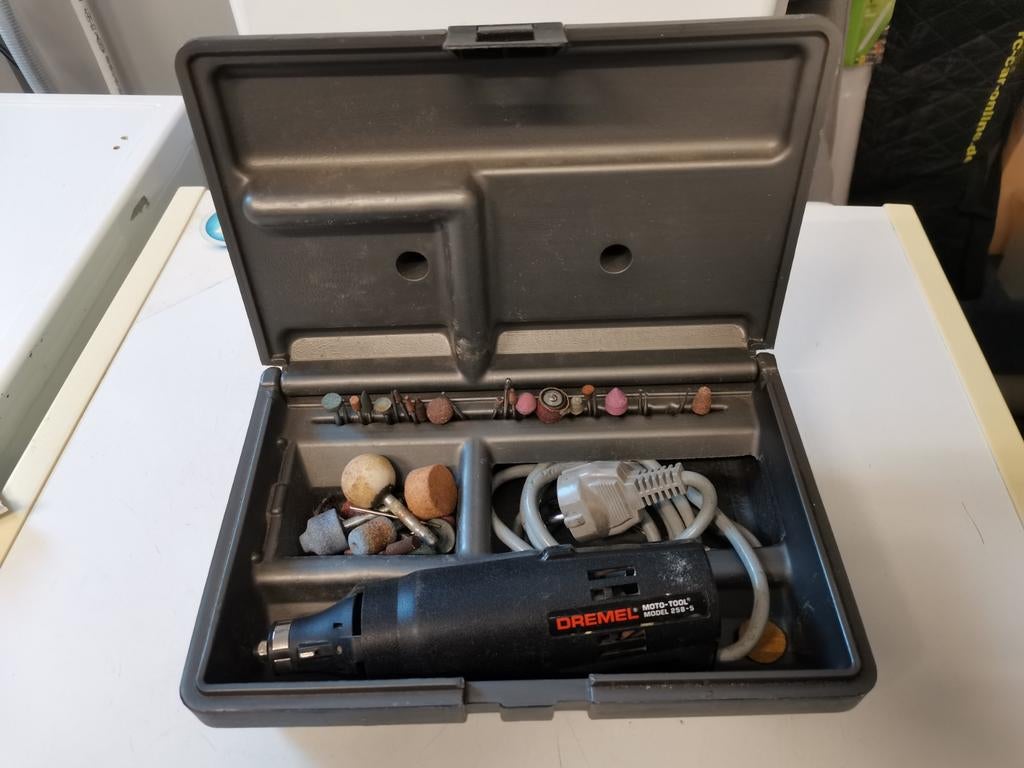 Dremel met koffertje en assortiment, Ophalen of Verzenden, Zo goed als nieuw