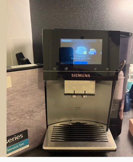 Siemens EQ700 Classic Koffiemachine - Zeer goede staat, Witgoed en Apparatuur, Koffiezetapparaten, Ophalen, Afneembaar waterreservoir