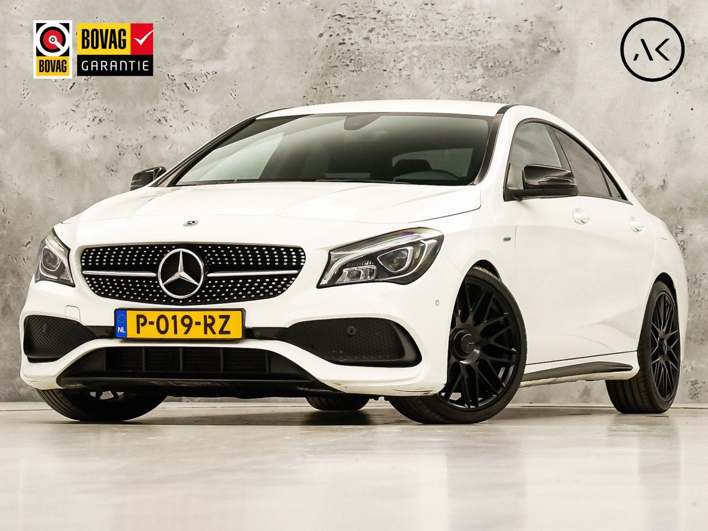 Mercedes-Benz CLA-Klasse 180 AMG Sport Automaat (GROOT NAVI,, Gebruikt, 4 cilinders, Leder en Stof, 1595 cc