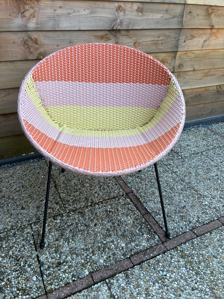 Vrolijk gekleurde loungestoel van wicker kunststof, Ophalen, Zo goed als nieuw, Wicker