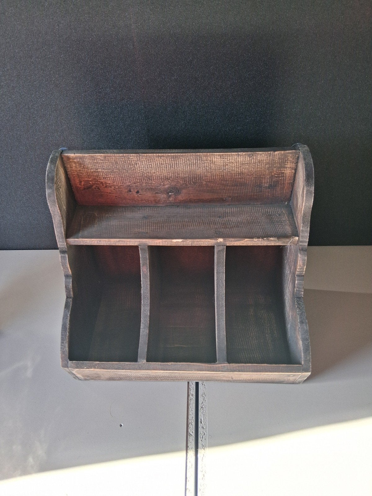 Mooie houten bak met vakken, ophangbaar, Ophalen