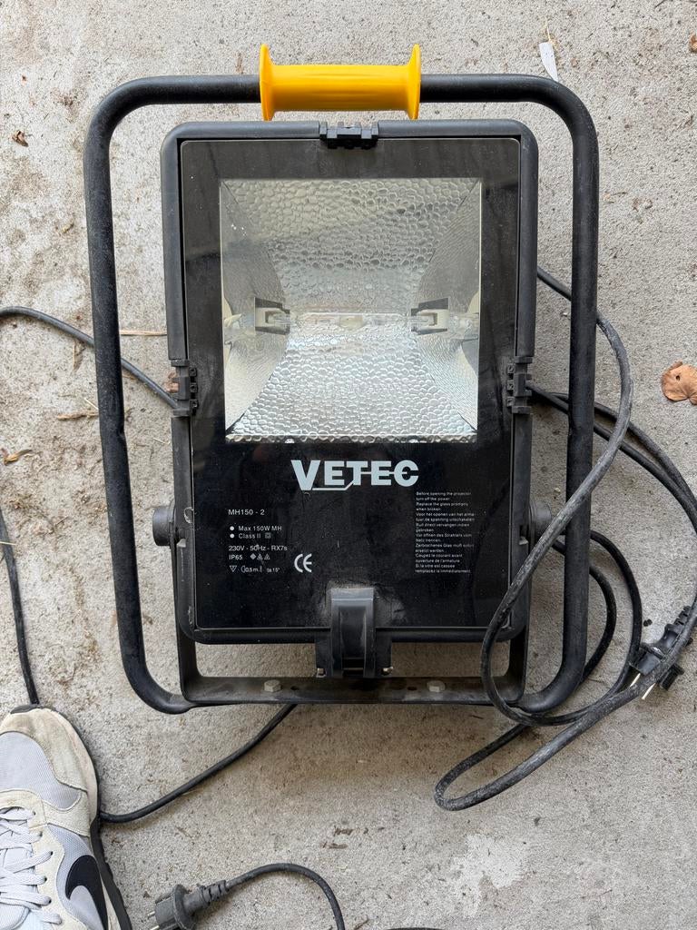 Vetec bouwlamp MH150-2, Doe-het-zelf en Verbouw, Bouwverlichting, Ophalen, Gebruikt, 50 tot 200 watt, Lamp met armatuur