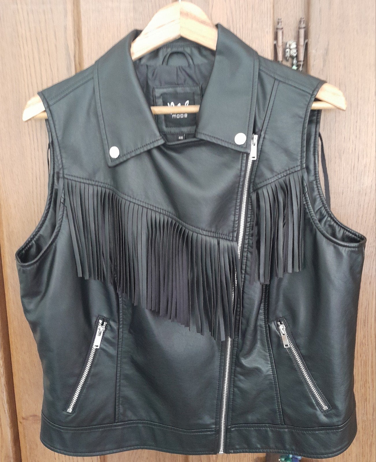 Zwarte polyurethaan gilet met franje. Nieuw, Kleding | Dames, Ophalen of Verzenden, Nieuw