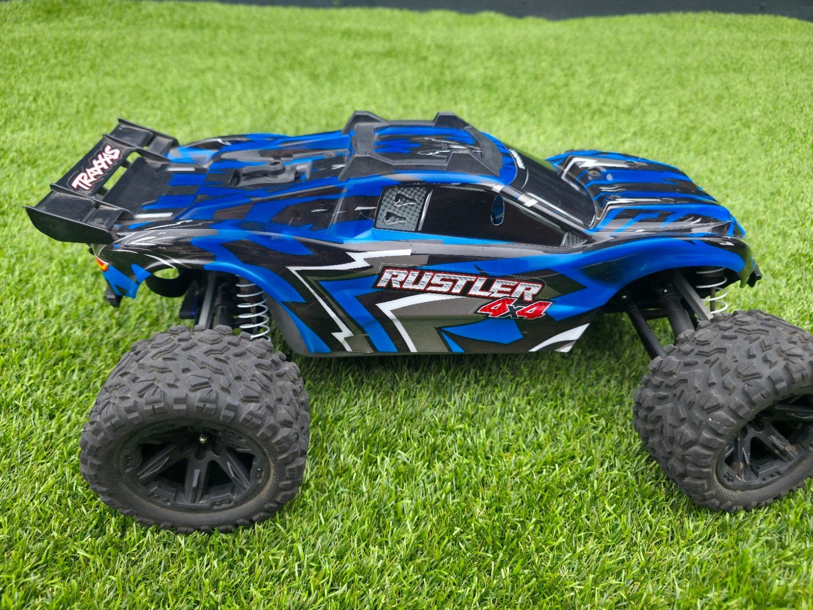 Traxxas Rustler 4x4 XL-5 RC Auto - Zo goed als nieuw, Hobby en Vrije tijd, Auto offroad, Zo goed als nieuw, Schaal 1:10, RTR (Ready to Run)