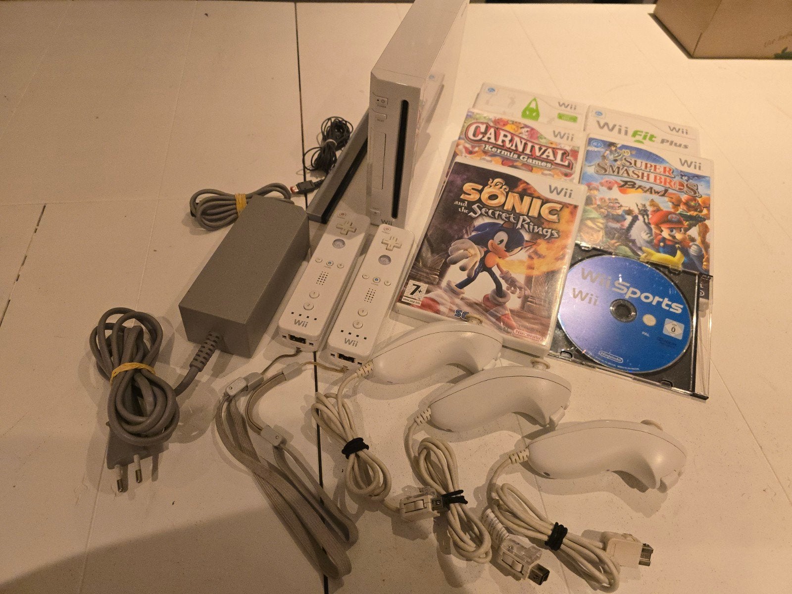 Wii Console Bundel met 2 Controllers en 5 Games, Ophalen of Verzenden, Gebruikt, Met 2 controllers, Met games