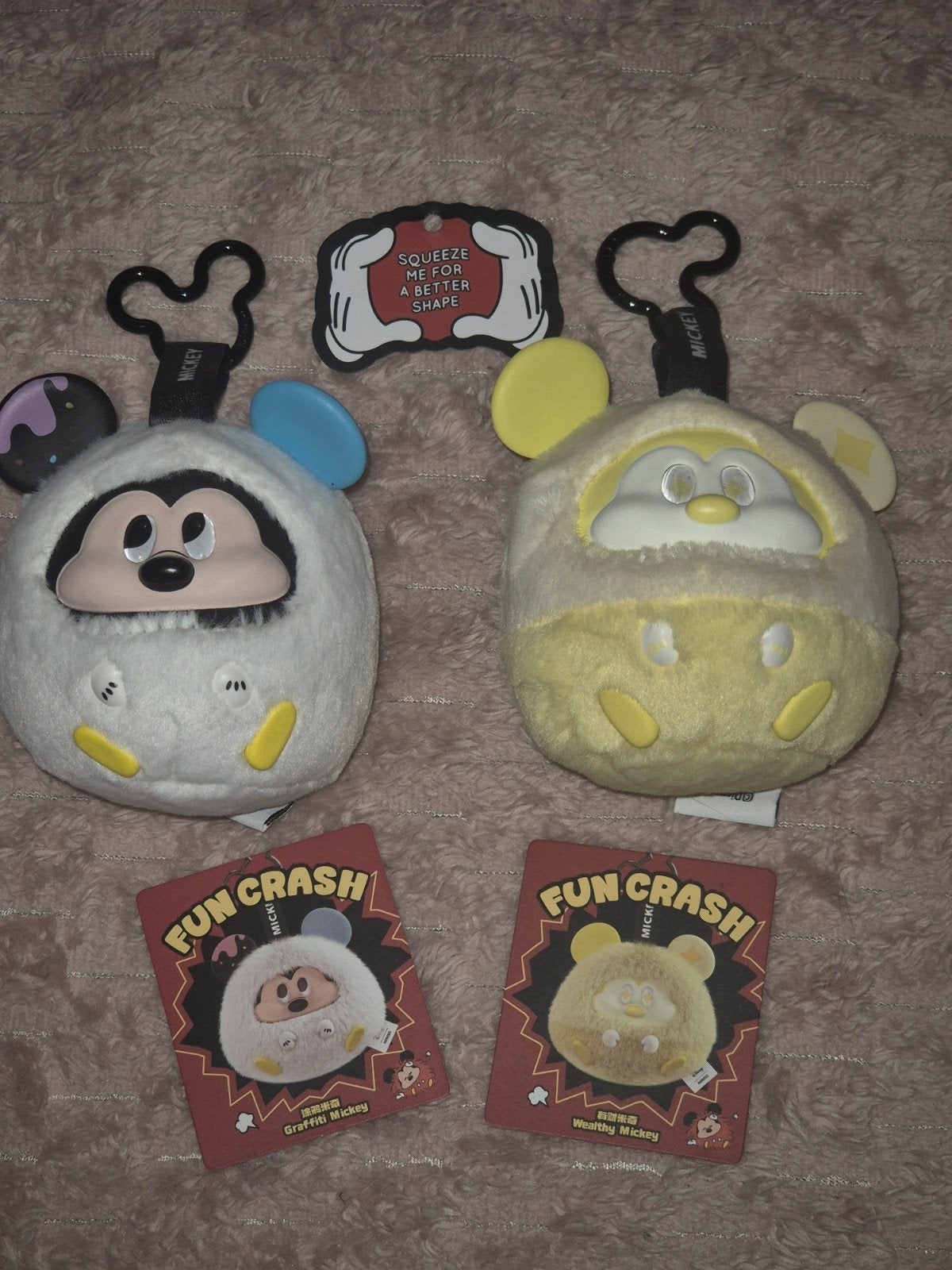 Disney Mickey Mouse Fun Crash Squeeze Plush Set (2 stuks), Ophalen of Verzenden, Mickey Mouse, Zo goed als nieuw, Beeldje of Figuurtje