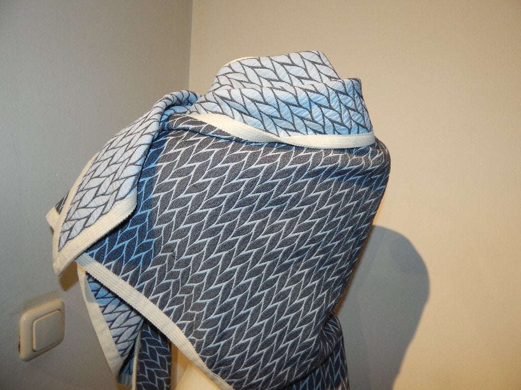 Pom Amsterdam grote driehoek shawl in motief ZGAN, Verzenden, Maat 42/44 (L), Zo goed als nieuw, Sjaal