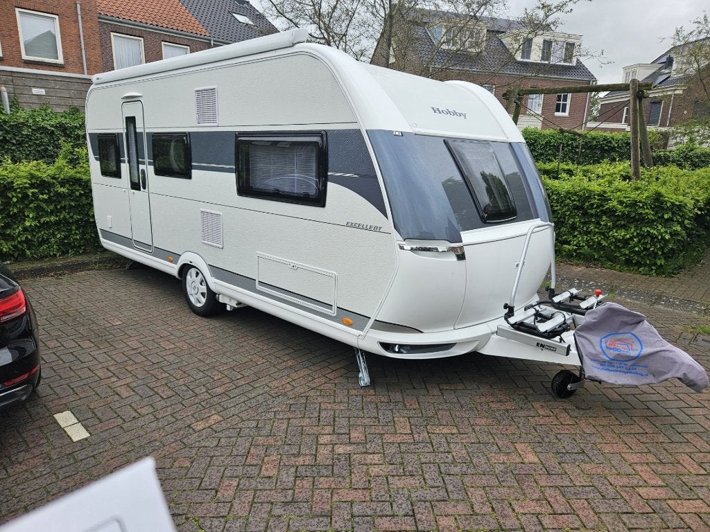 Prachtige complete HOBBY EXCELLENT 495 UL 2022, Caravans en Kamperen, 2 aparte bedden, Rondzit, Hobby, 7 tot 8 meter