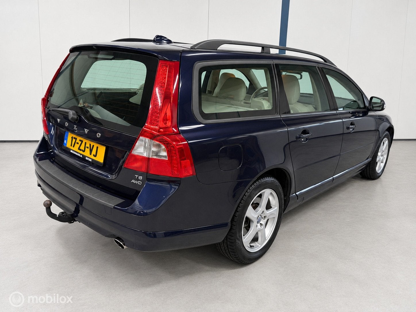 Volvo V70 3.0 T6 AWD Momentum NL AUTO / LEER, Automaat, 2953 cc, 2000 kg, Vierwielaandrijving