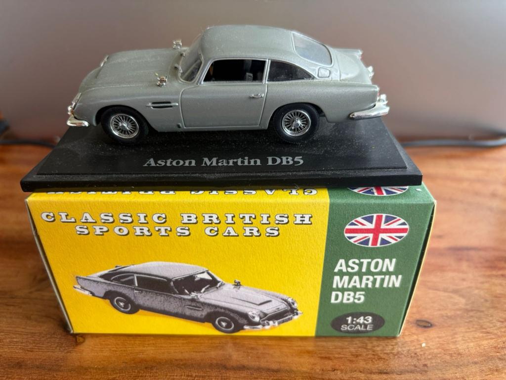Aston Martin DB5 Modelauto 1:43 - Classic British Sports Car, Ophalen of Verzenden, Zo goed als nieuw, Auto, Overige merken