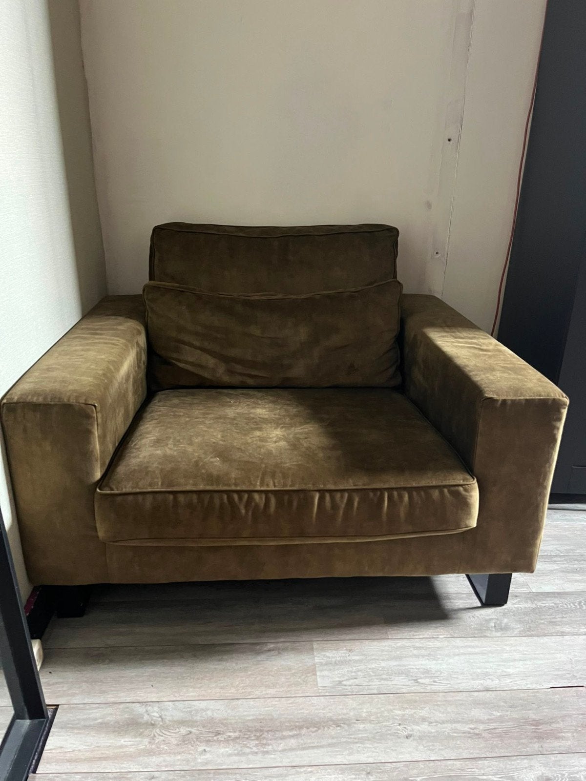 Comfortabele fauteuil ( loveseat) in mosgroen, Ophalen, Modern, Comfortabel, 75 tot 100 cm, Zo goed als nieuw