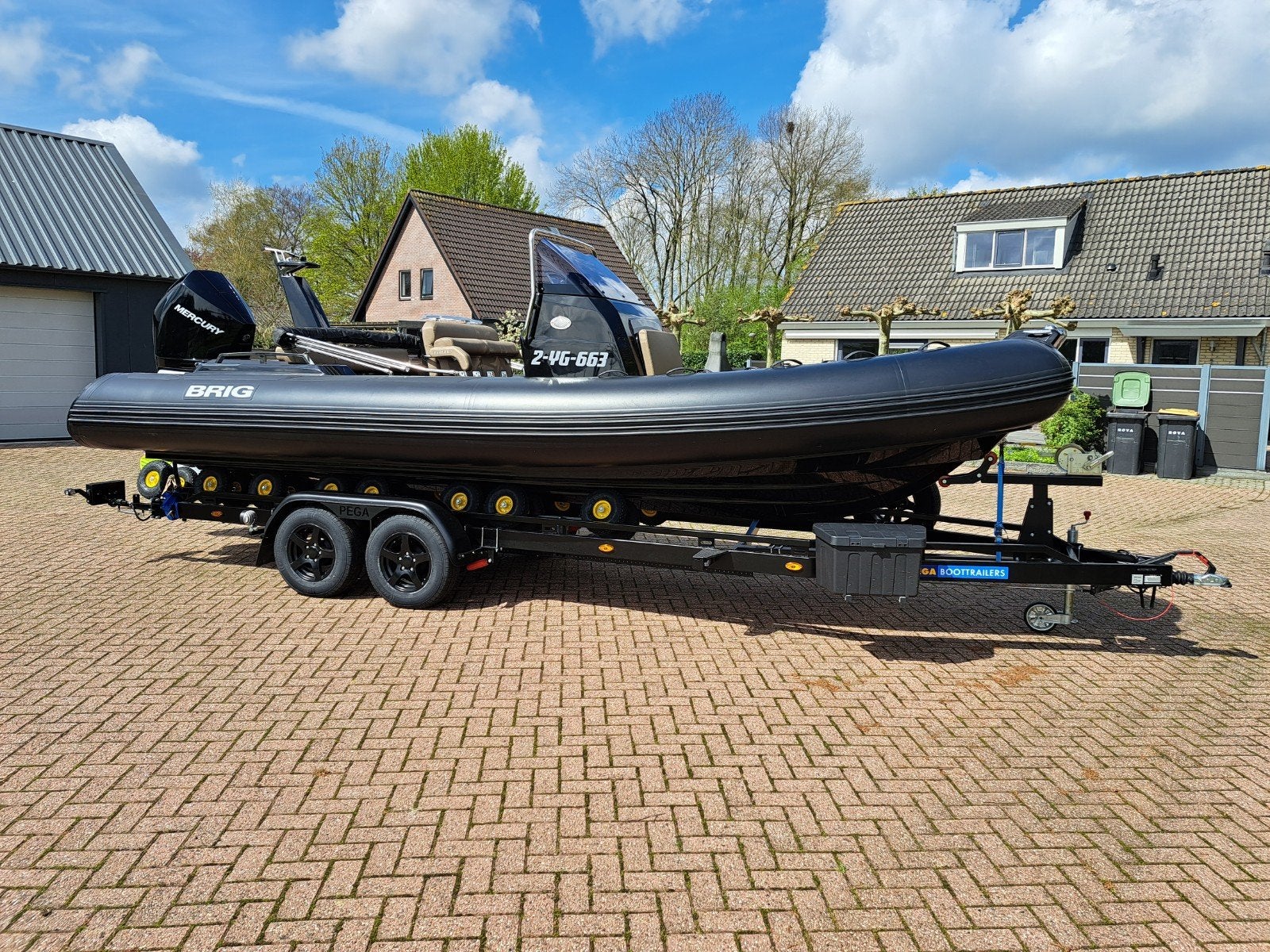BRIG Eagle 6.7 RIB met Mercury 300pk V8 buitenboordmotor, Kussens, Brig, Zo goed als nieuw, Ophalen
