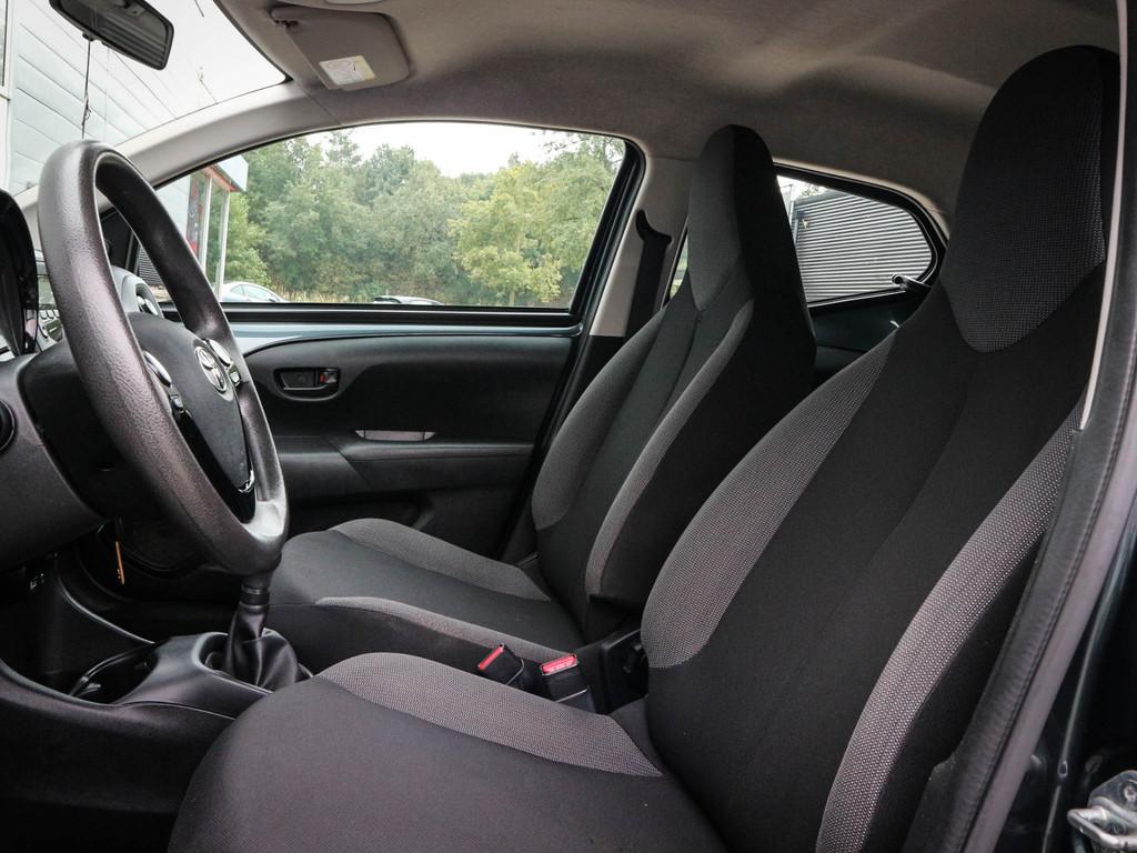 Toyota Aygo 1.0 VVT-i x-fun | Airco | Audio | Allseason | 5, Auto's, Toyota, Voorwielaandrijving, Stof, Gebruikt, 4 stoelen