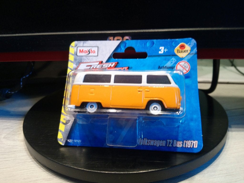 Maisto Fresh Metal Volkswagen T2 Bus (1971) Orange 1/64, Hobby en Vrije tijd, Modelauto's | Overige schalen, Ophalen of Verzenden