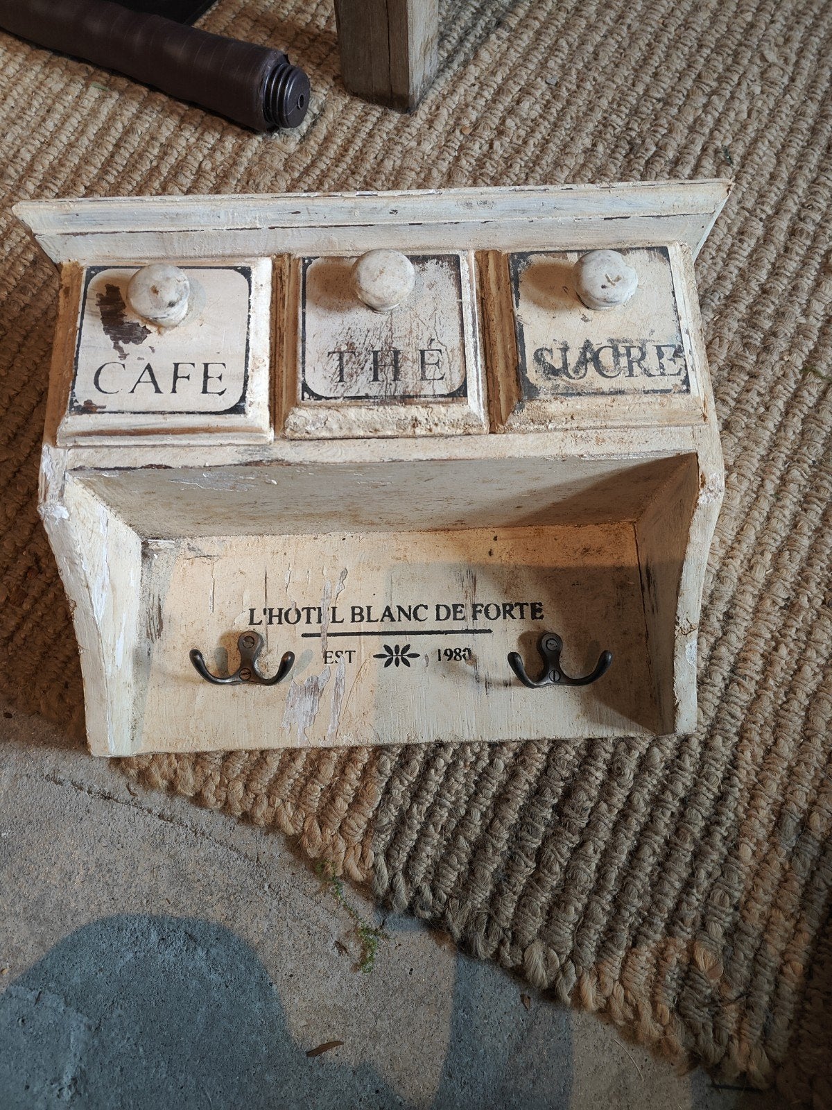Vintage houten wandrekje met haakjes en lades, Ophalen of Verzenden