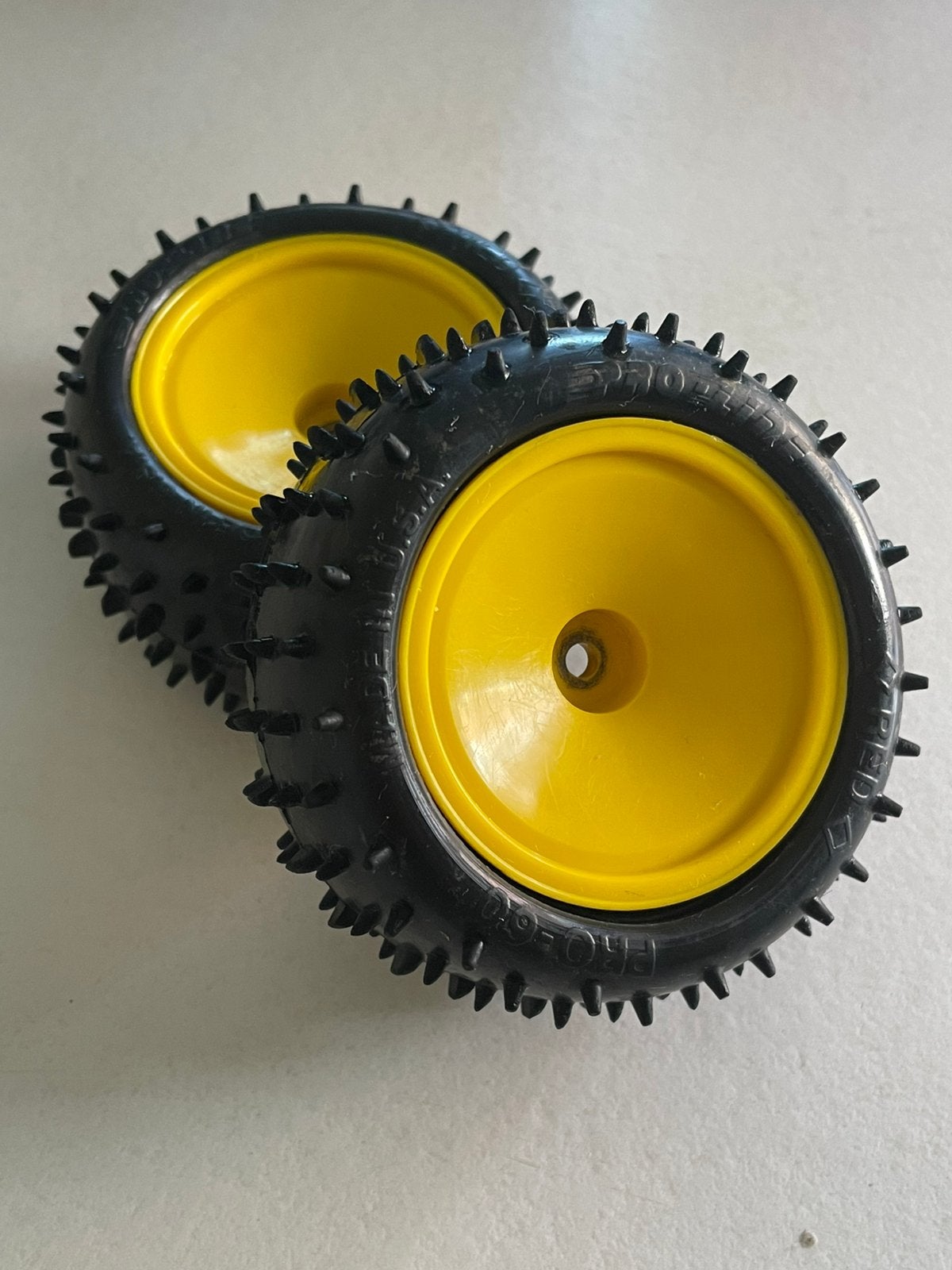 1988 Kyosho 2wd 12mm hex 1:10 rear wheels, Ophalen of Verzenden, Zo goed als nieuw, Auto